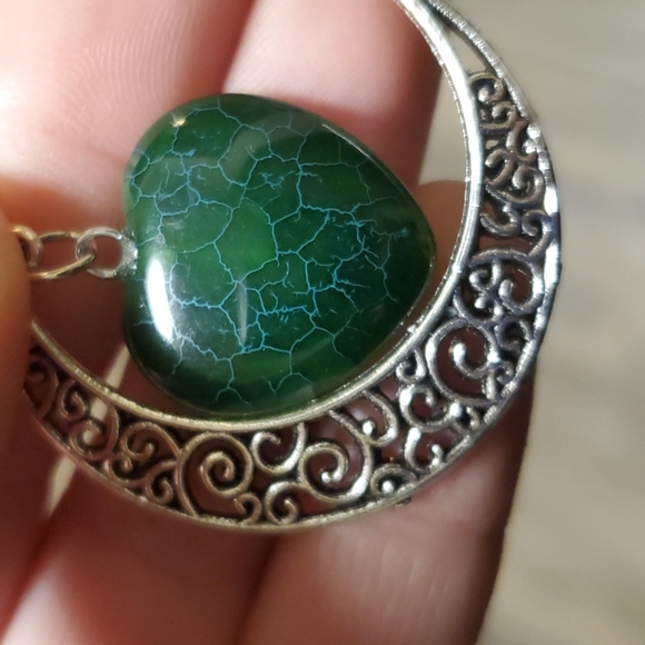 New Carved Heart Shaped Green Dragon Veins Agate Crescent Moon Silver Pendant. - Picture 5 of 7